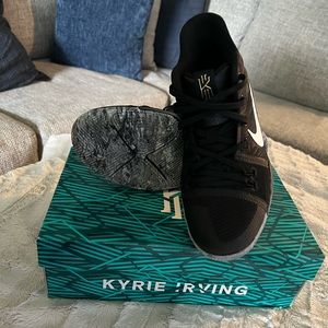 Kyrie 3 BHM